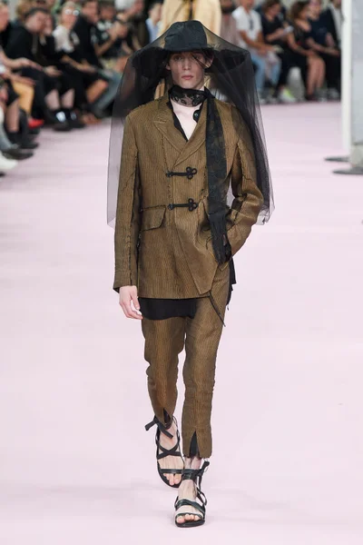Look 28
